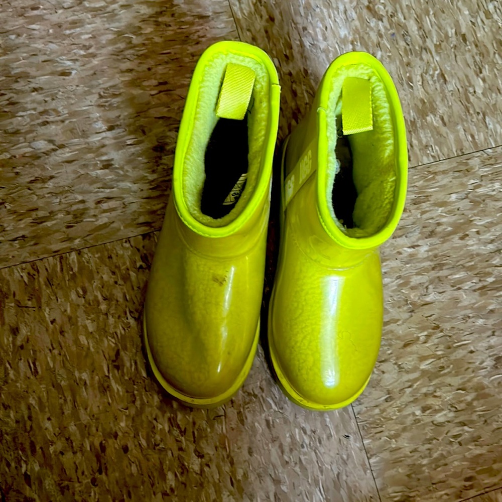 Green Ugg boots for kids